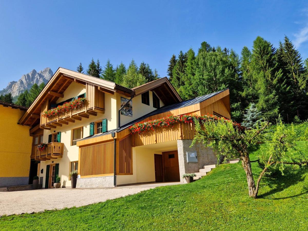 Chalet La Ciaseta Pozza di Fassa Luaran gambar